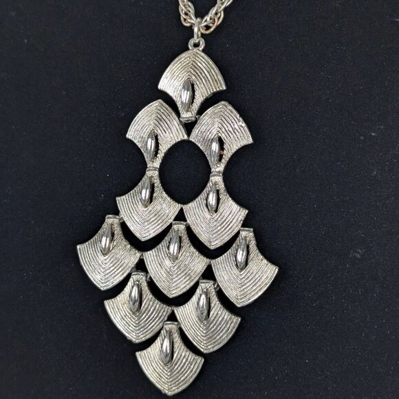 (2/$20) Vintage Linked Spade Pendant Necklace - Picture 3 of 6